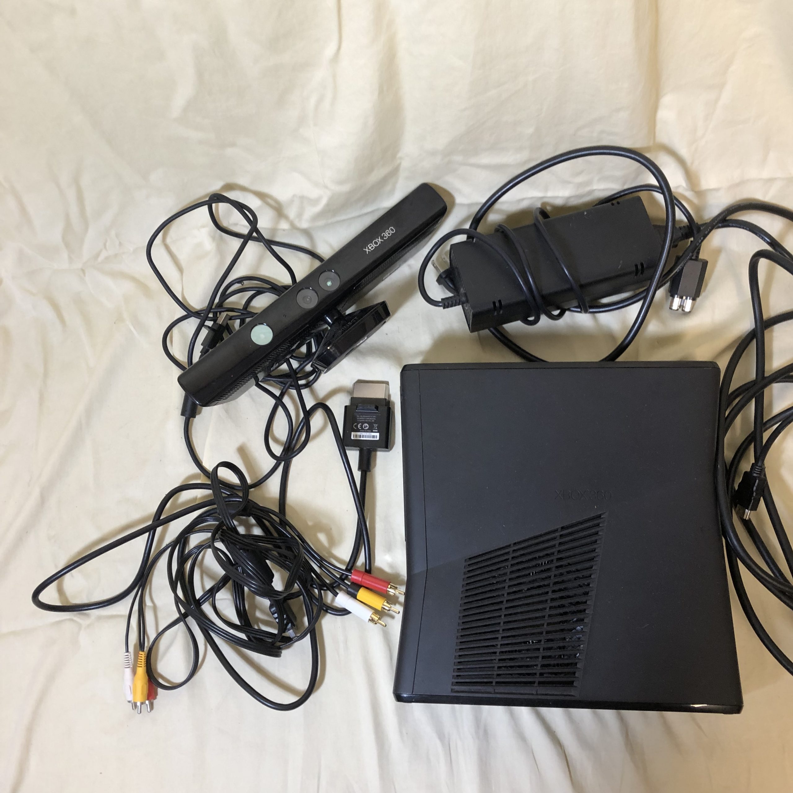 Xbox 360 Slim 4gb Kinect Console Bundle – Society of St Vincent de