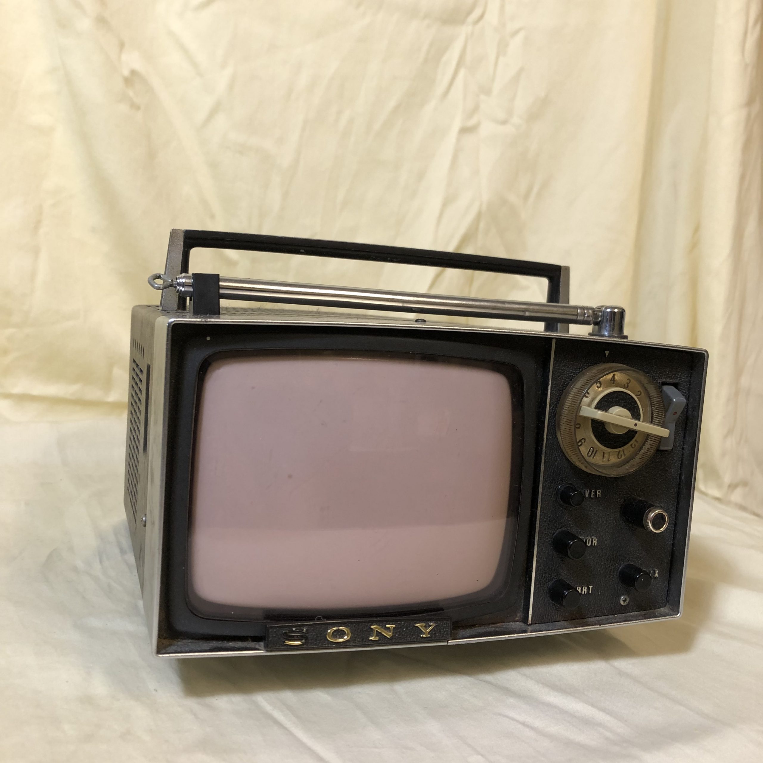 Теле микро. Японский микро телевизор 90-х. Телевизор микрон.